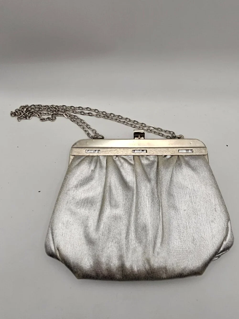 Vintage 1950/60s Silver Lamé Ruched Evening Bag – Kiss‑Lock Frame & Double Chain